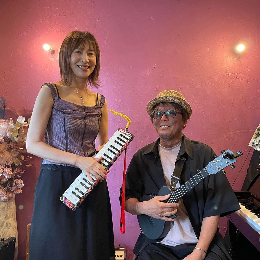 唄音日和 Tammyさん（鍵盤ハーモニカ）とTetsuさん（ウクレレ）の2ショット